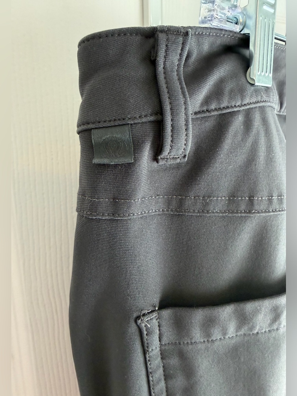 Lululemon Men’s ABC Classic-Fit 5 Pocket
Pant Warpstreme Obsidian Size: 33 - Picture 4 of 9